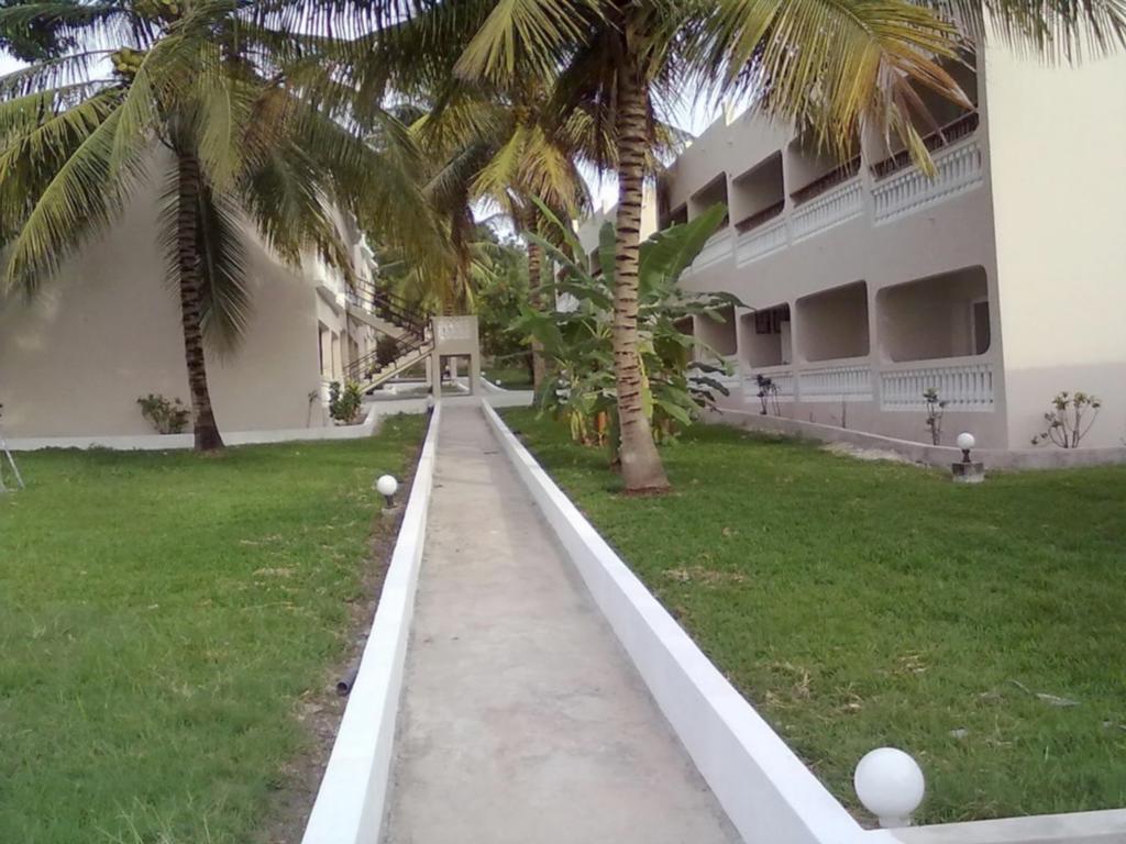 Mansea Beach Hotel Kololi Bagian luar foto