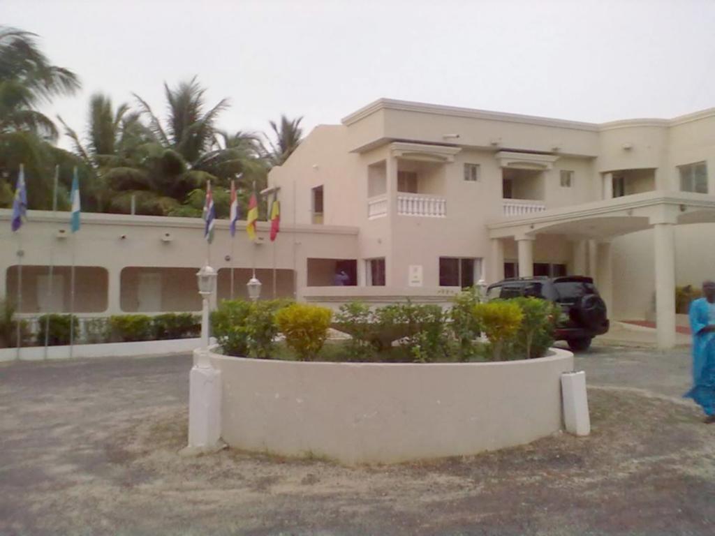 Mansea Beach Hotel Kololi Bagian luar foto