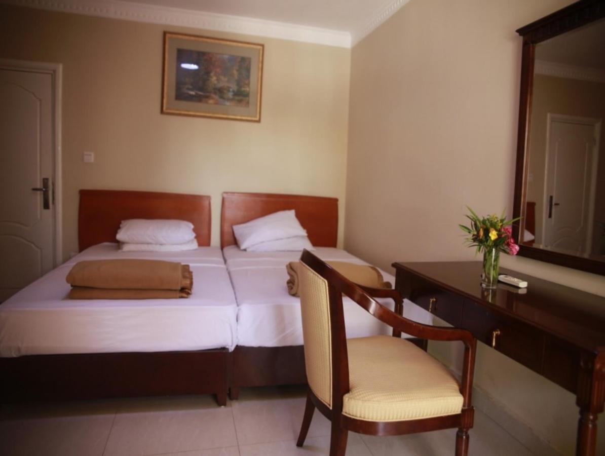 Mansea Beach Hotel Kololi Bagian luar foto