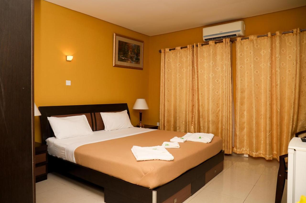 Mansea Beach Hotel Kololi Bagian luar foto