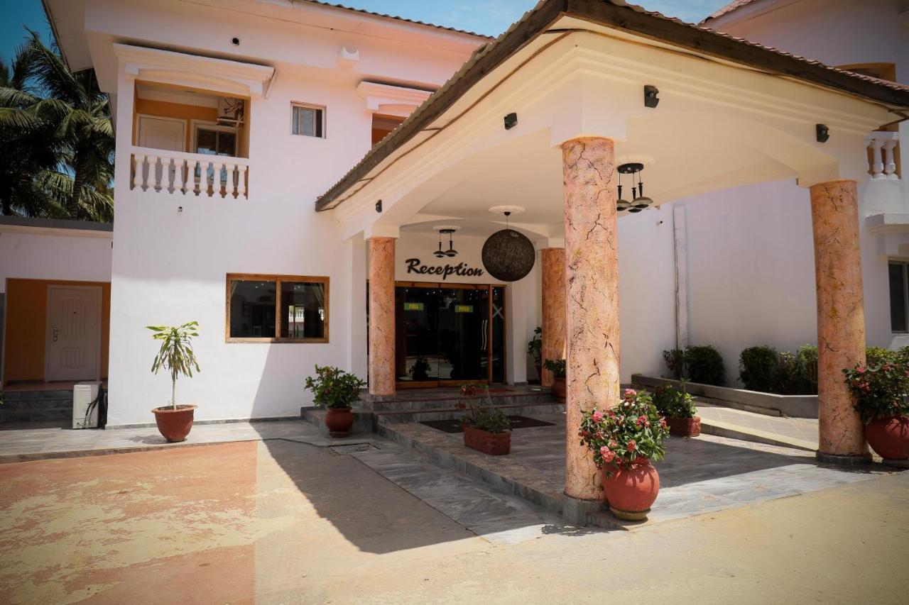 Mansea Beach Hotel Kololi Bagian luar foto