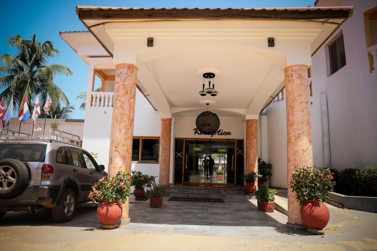 Mansea Beach Hotel Kololi Bagian luar foto