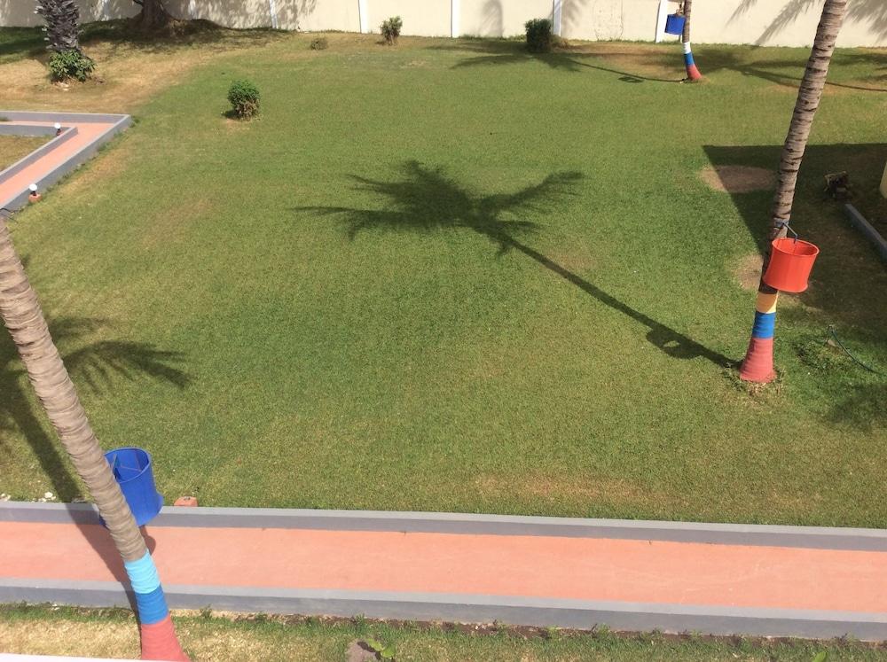 Mansea Beach Hotel Kololi Bagian luar foto